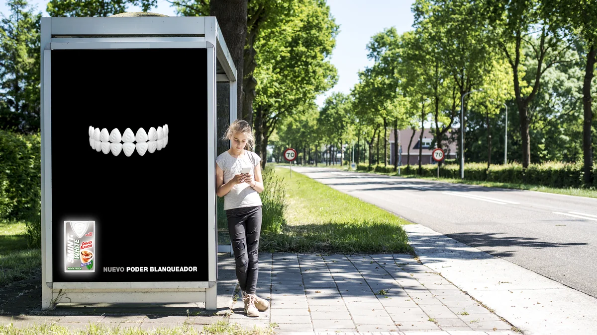 Campaña de publicidad de SMINT en mupis por Blackstone